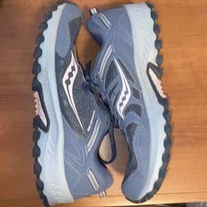 ❤️❤️❤️$3!!!❤️❤️❤️Saucony Trail running shoes